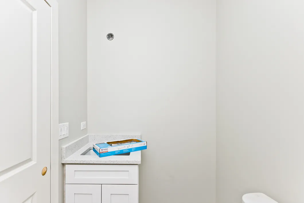 3601 West Ainslie Apartments