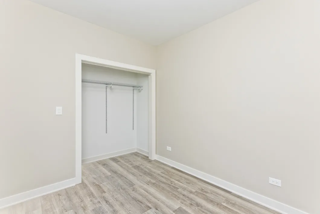 3601 West Ainslie Apartments