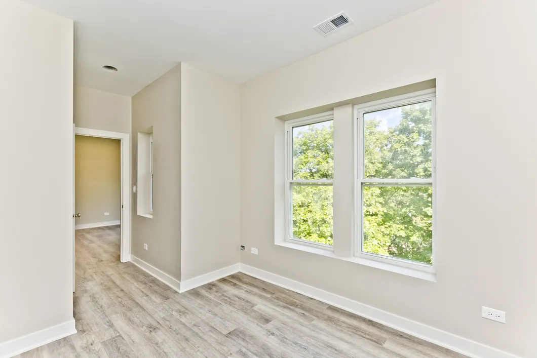 3601 West Ainslie Apartments