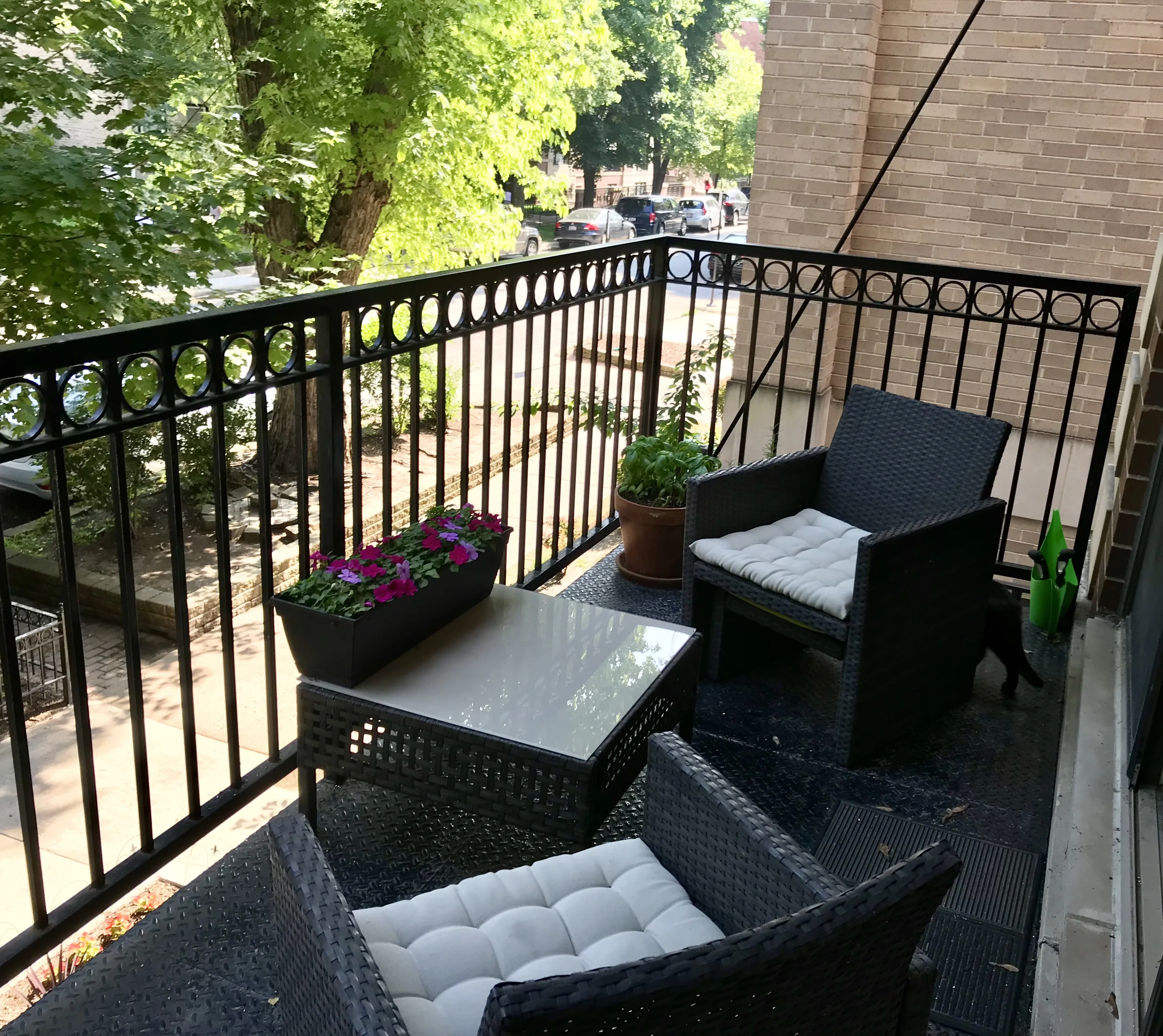 663 W Barry Ave 60657-Quiet, Modern Lakeview Condo-unit#2D-Chicago-IL