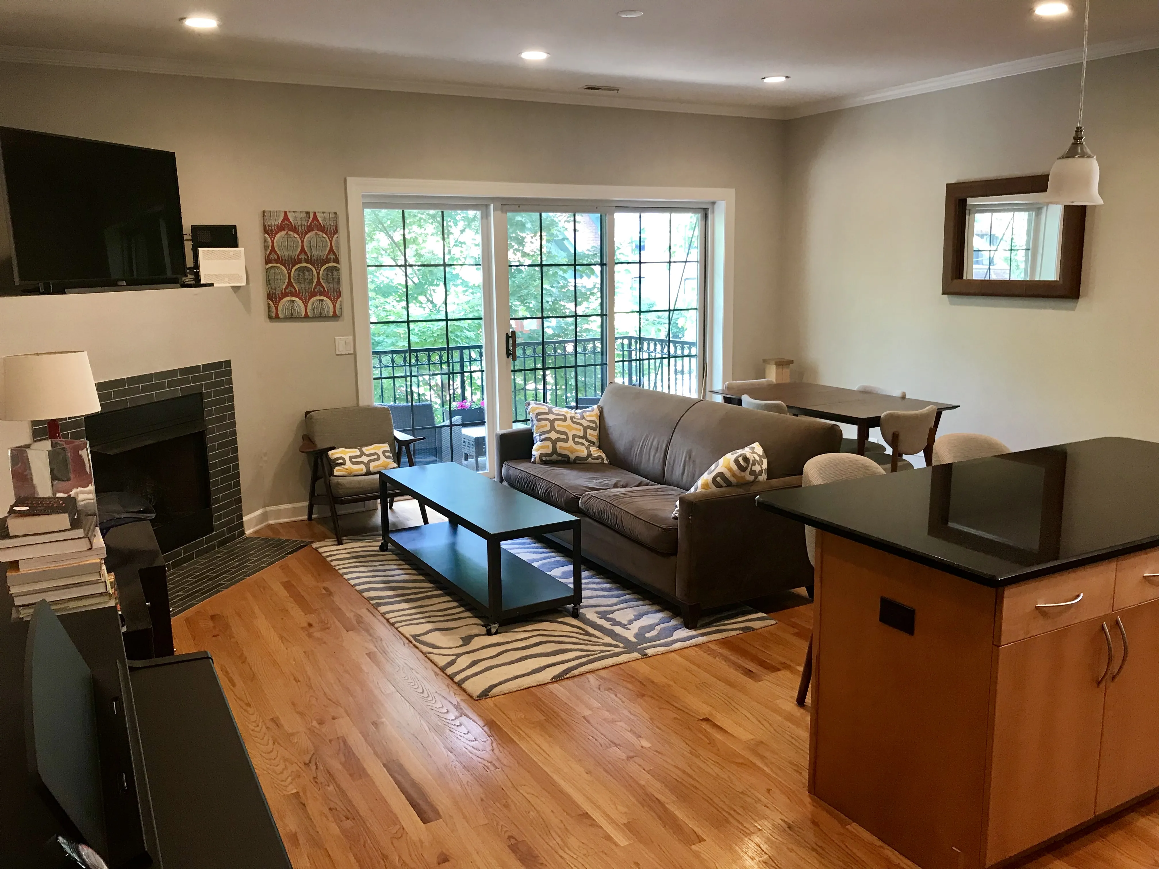 663 W Barry Ave 60657-Quiet, Modern Lakeview Condo-unit#2D-Chicago-IL