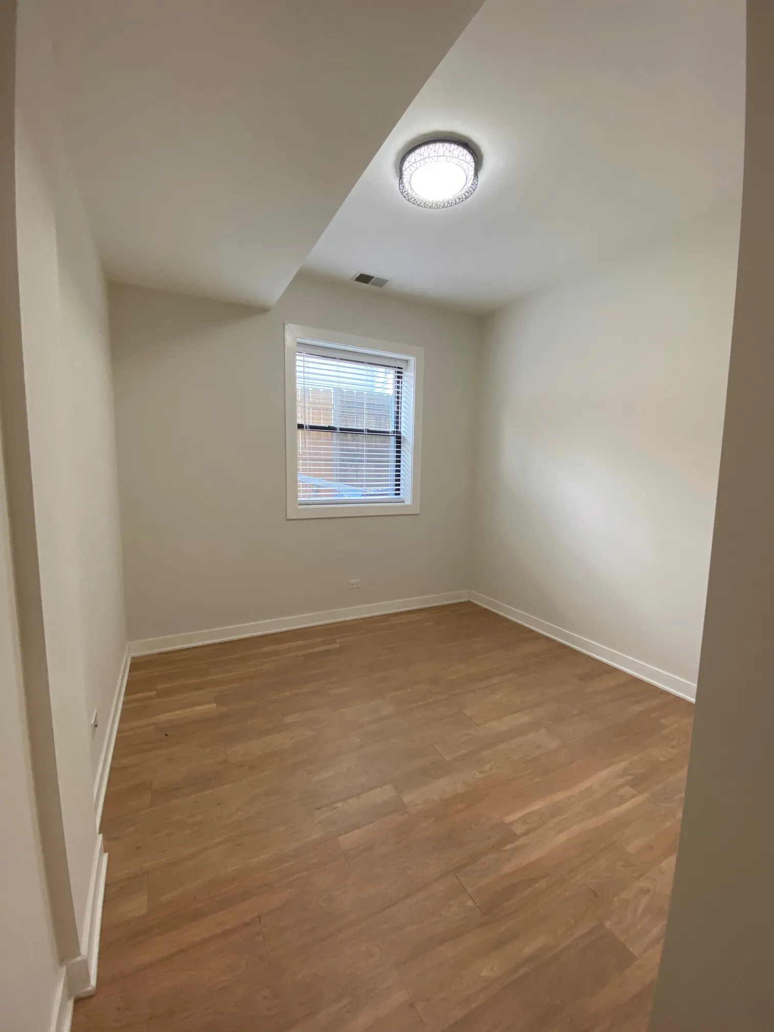 3138 N Seminary Apartments