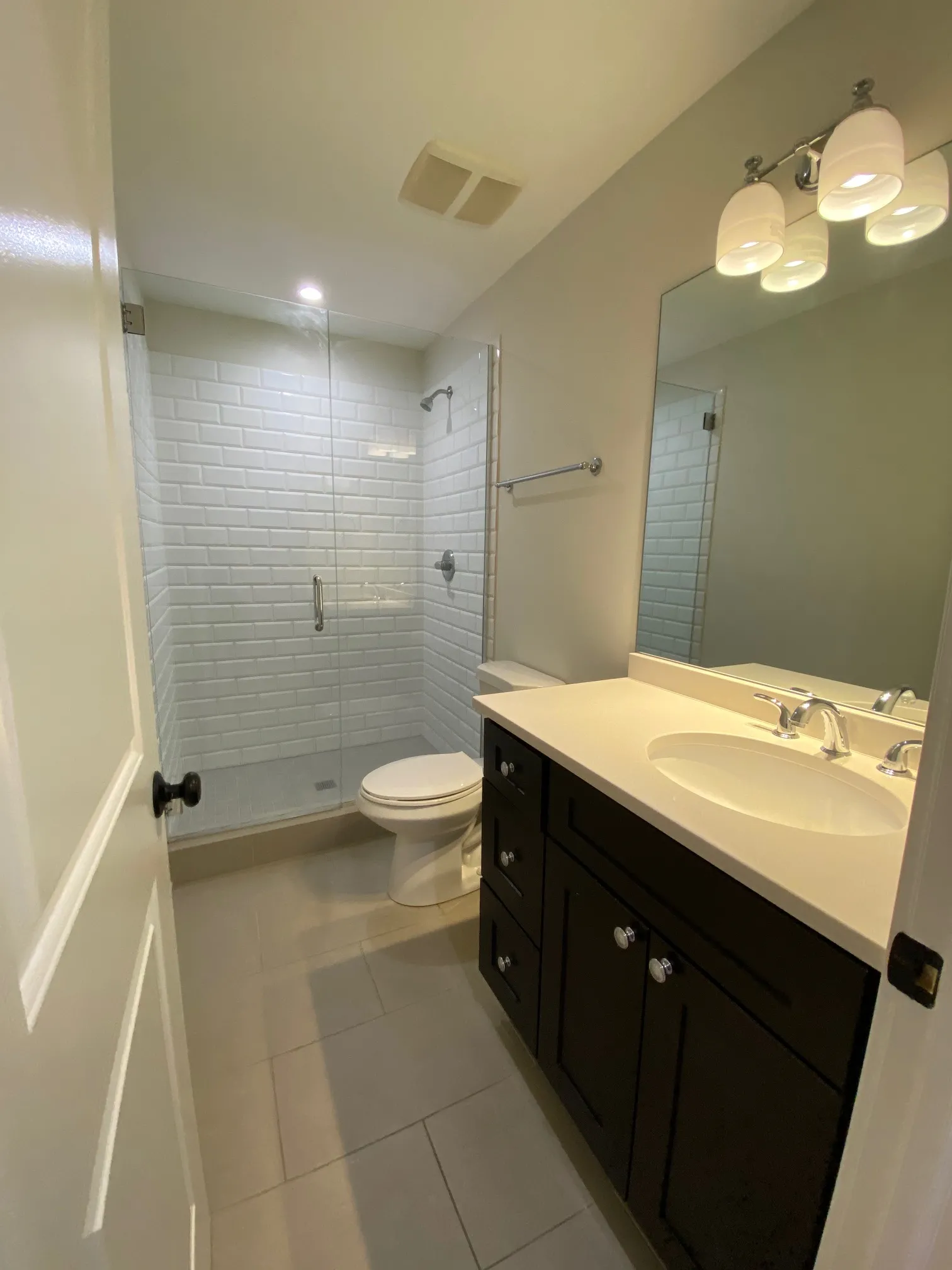 3138 N Seminary Apartments