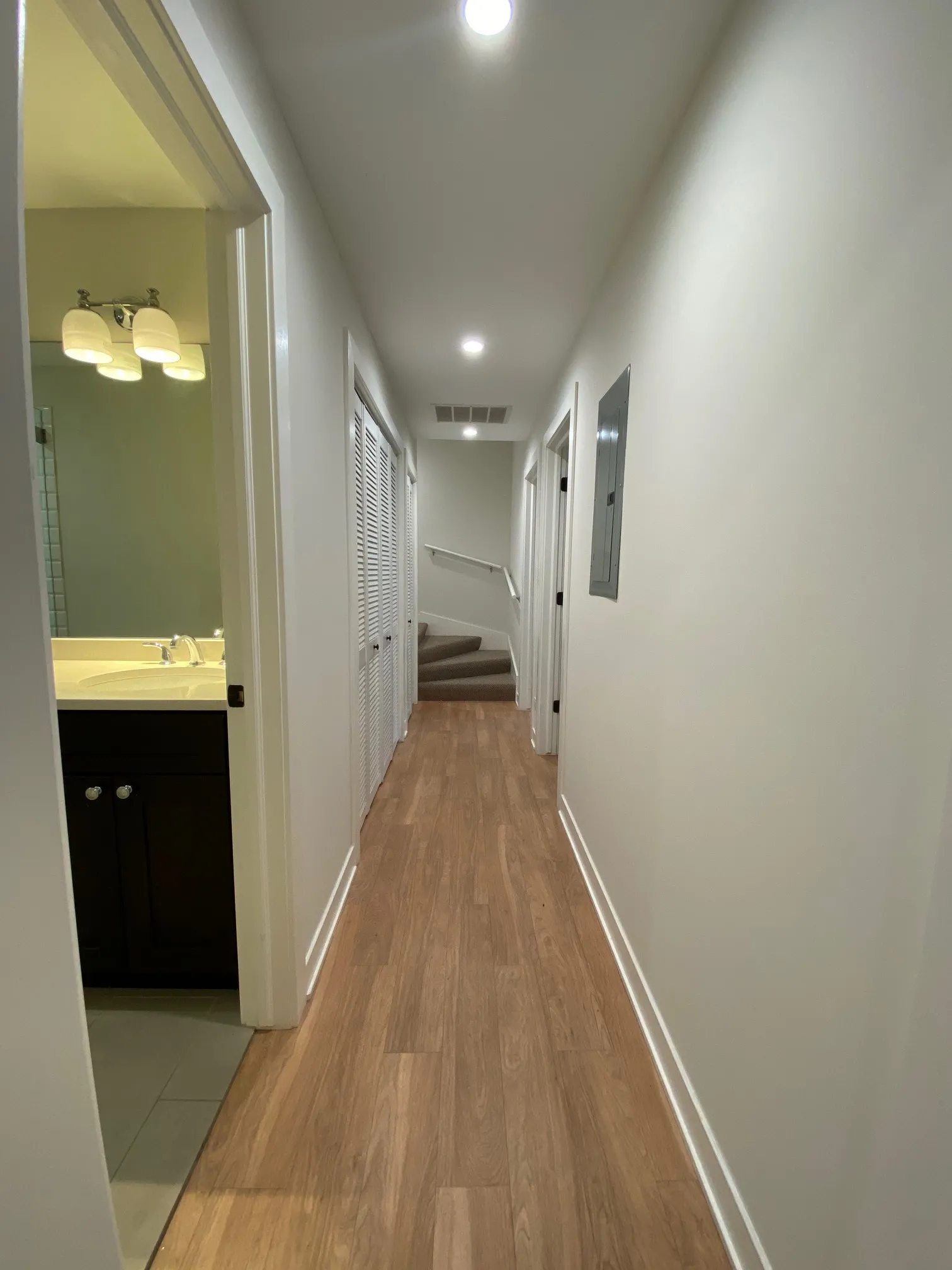 3138 N Seminary Apartments