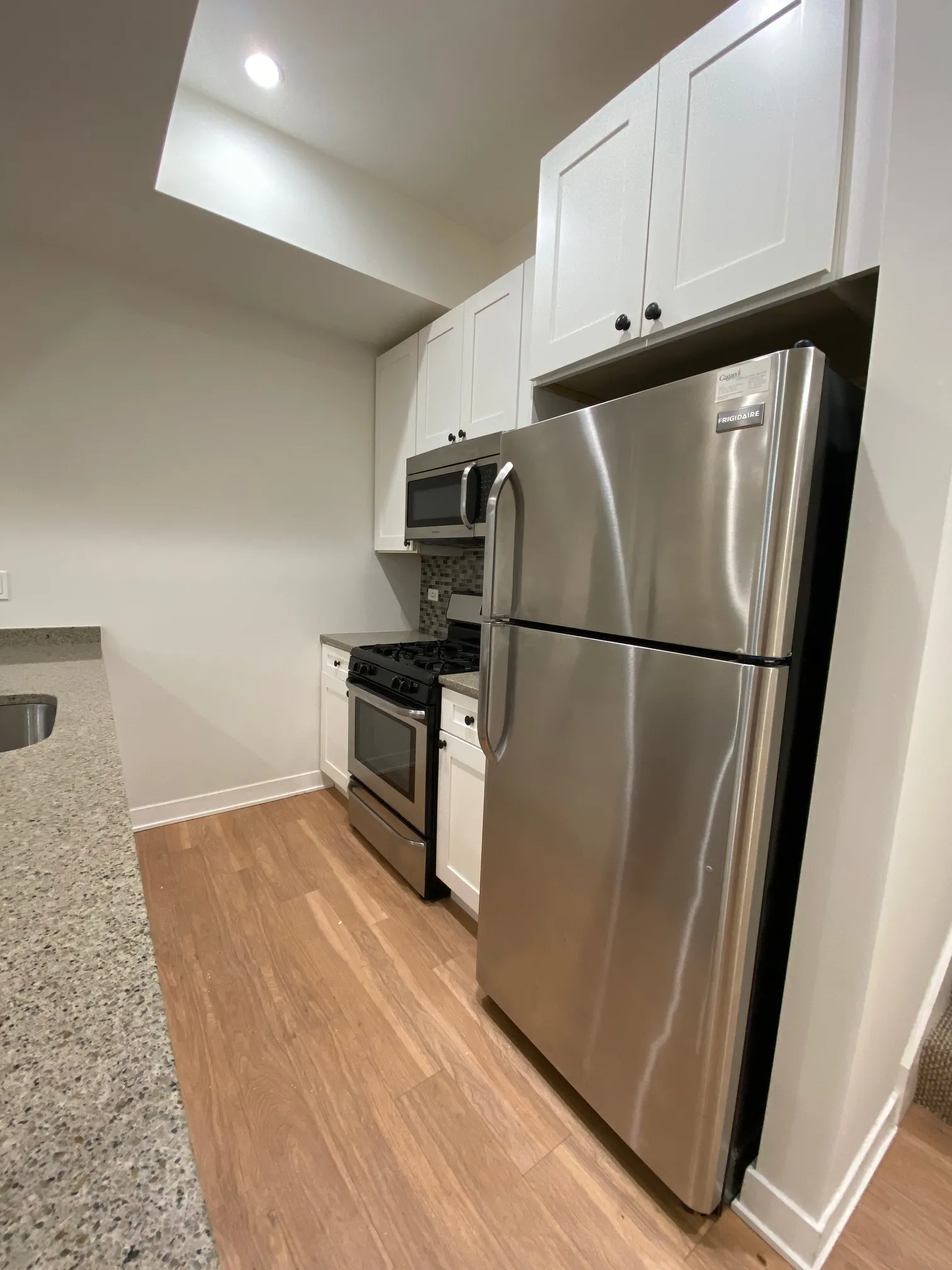 3138 N Seminary Apartments