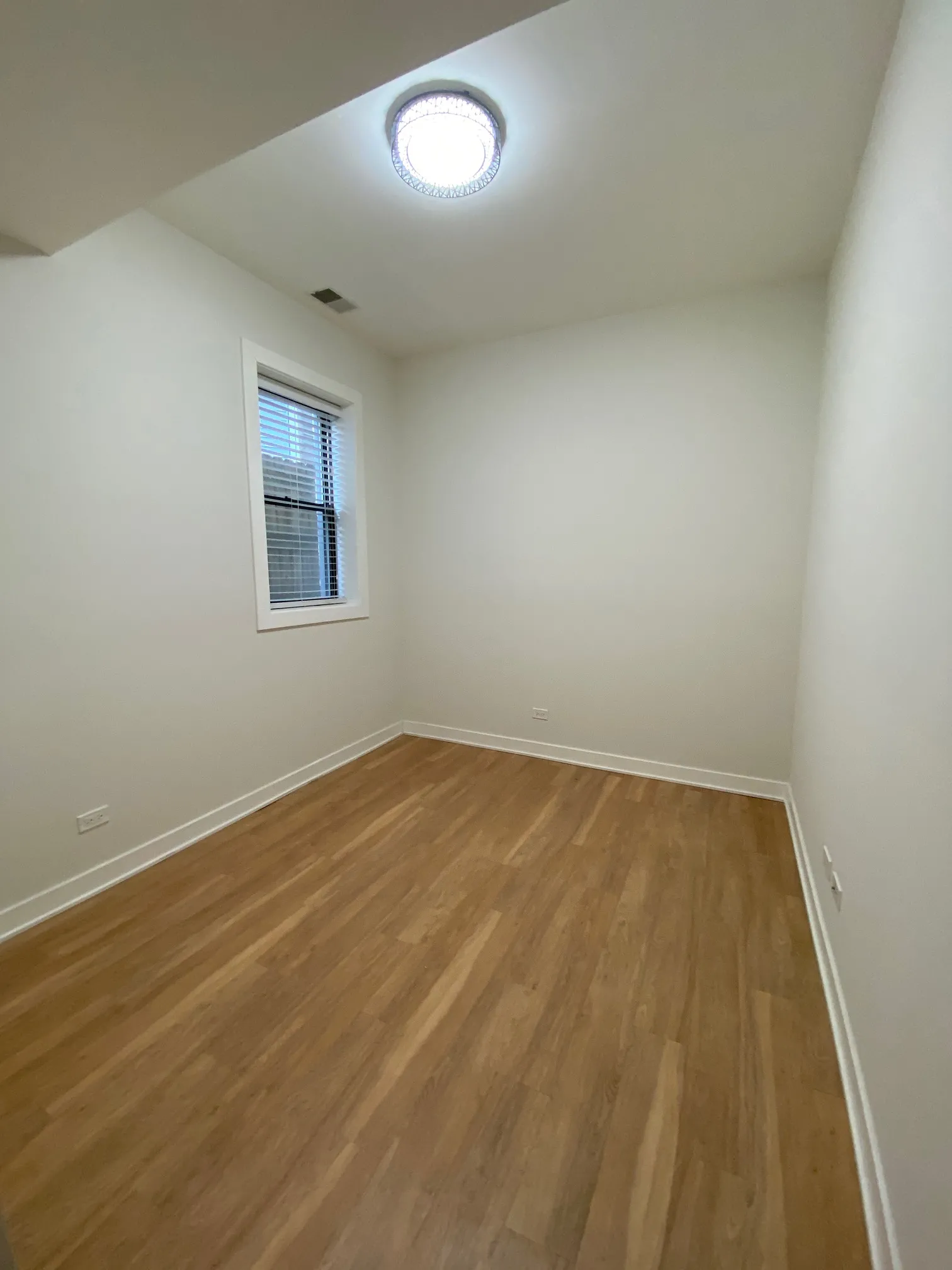 3138 N Seminary Apartments