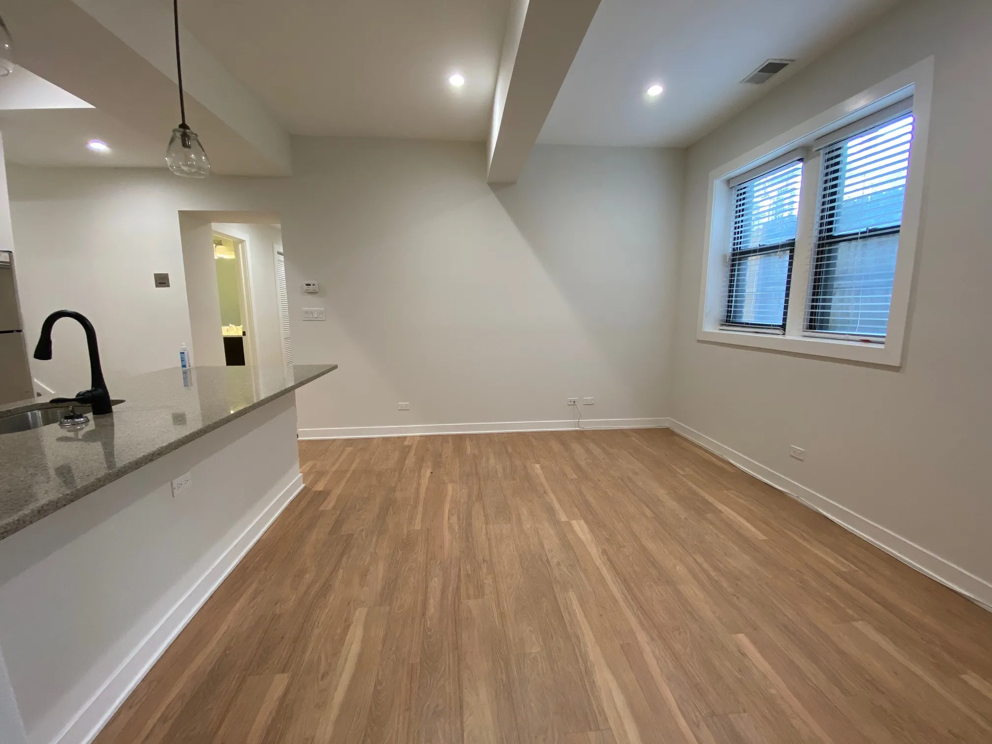 3138 N Seminary Apartments