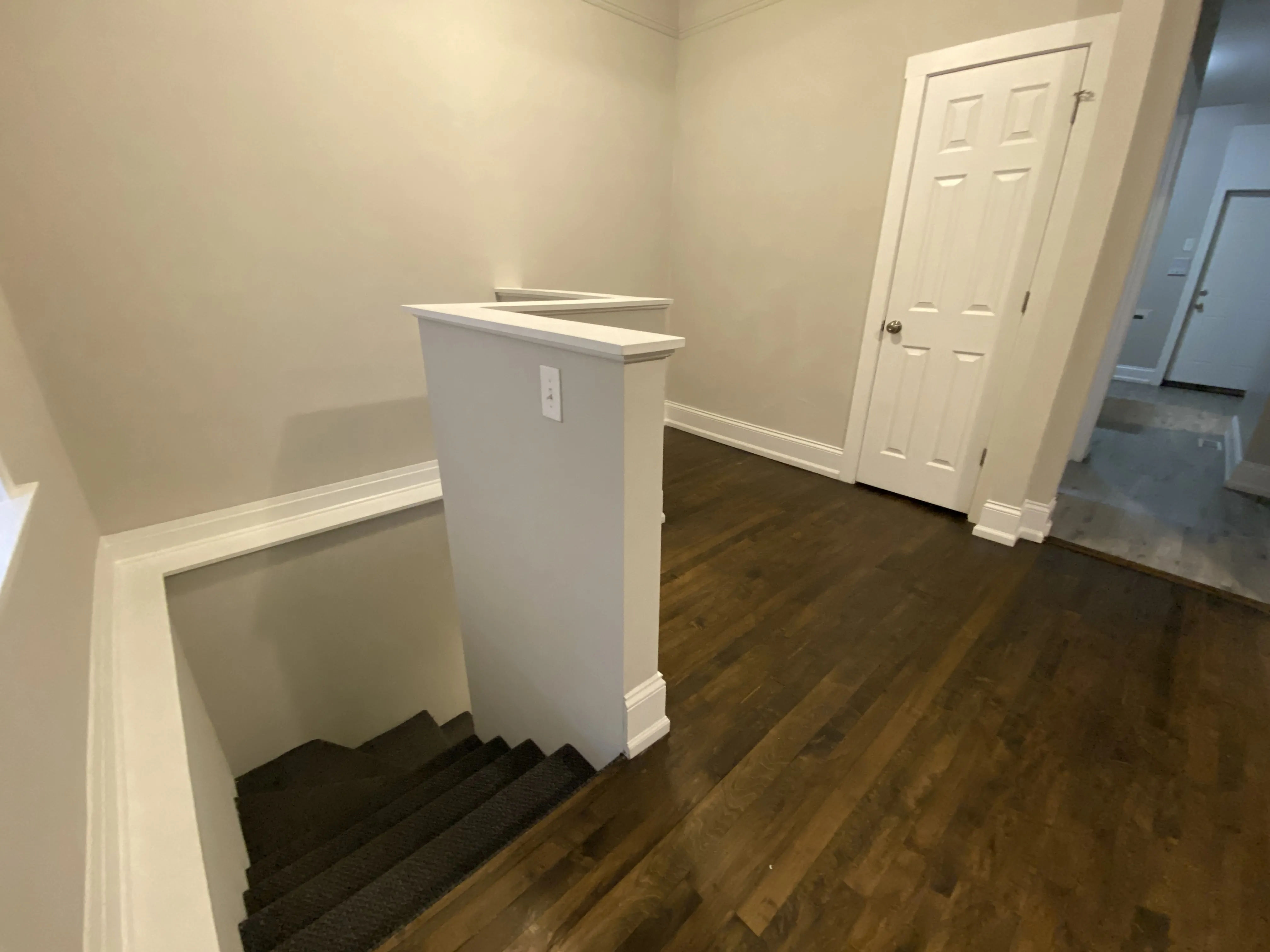 909 N Leavitt Apartments