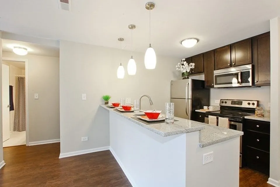 model kitchen unit at 1802 North Halsted Apartments 