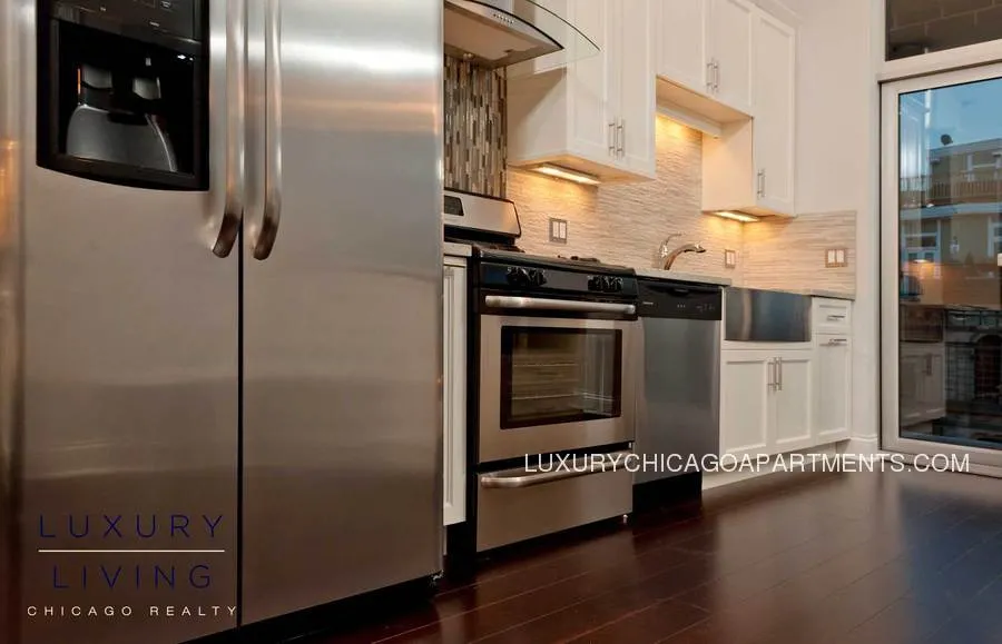 model kitchen at The Aberdeen West Loop Apartments