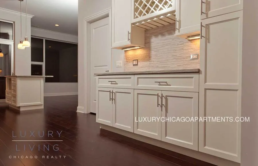 model kitchen at The Aberdeen West Loop Apartments