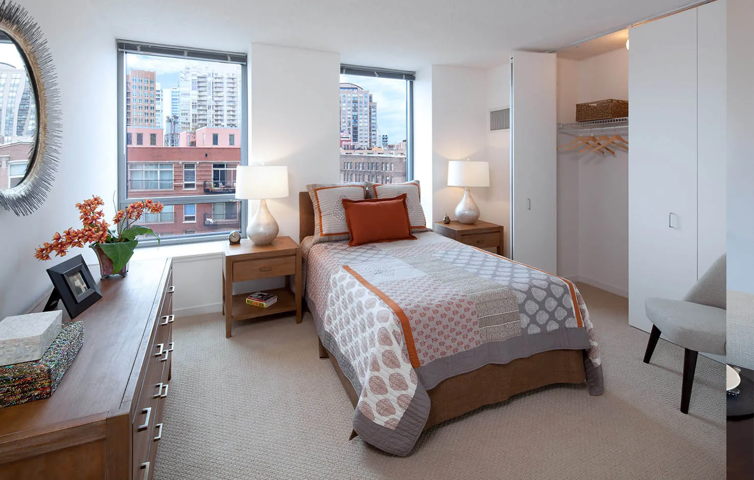 bedroom at Kingsbury Plaza