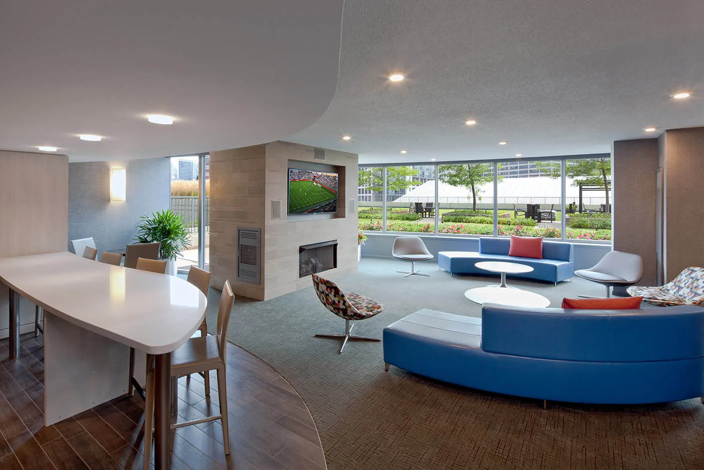 business center at Kingsbury Plaza Apartments in River North Chicago