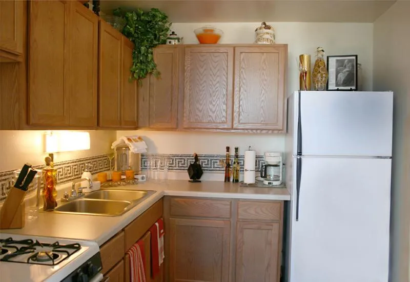 looking up at 4700 Lake Park Apartments in chicago