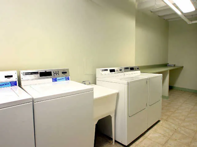 front yard and gate at Woodlawn House Apartments in Hyde Park Chicago