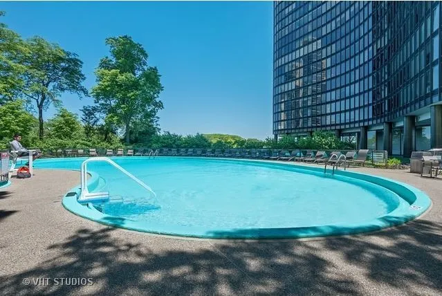 Lake Point Tower Apartments