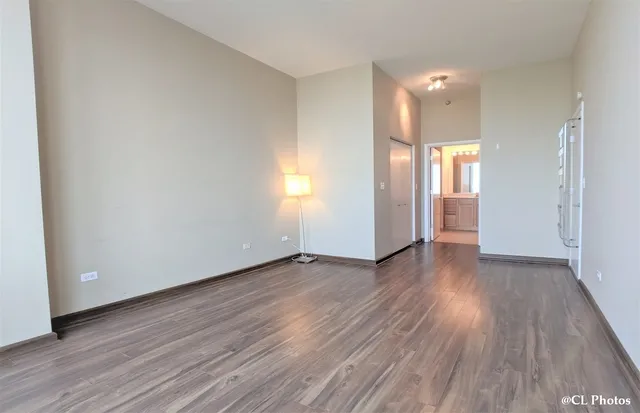 Lakeside Tower Apartments