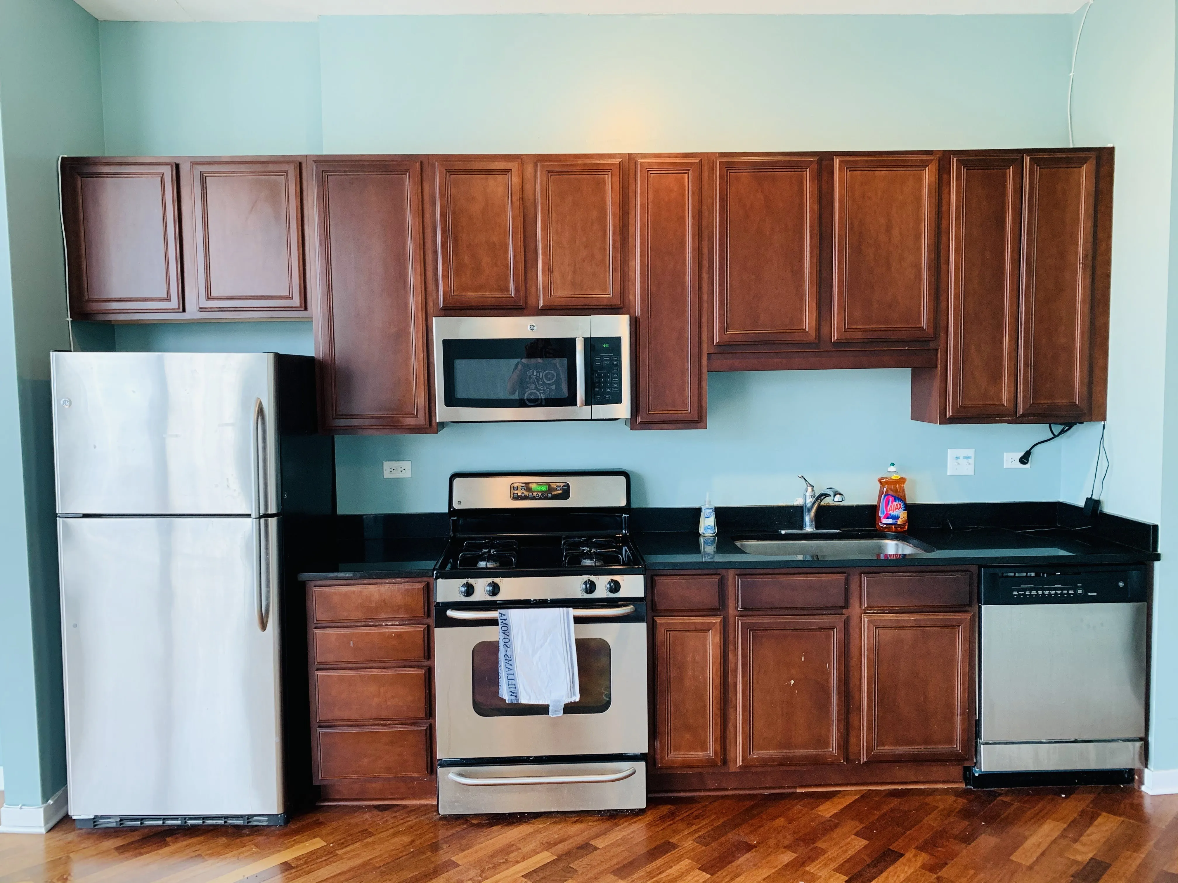 Lakeside Tower Apartments