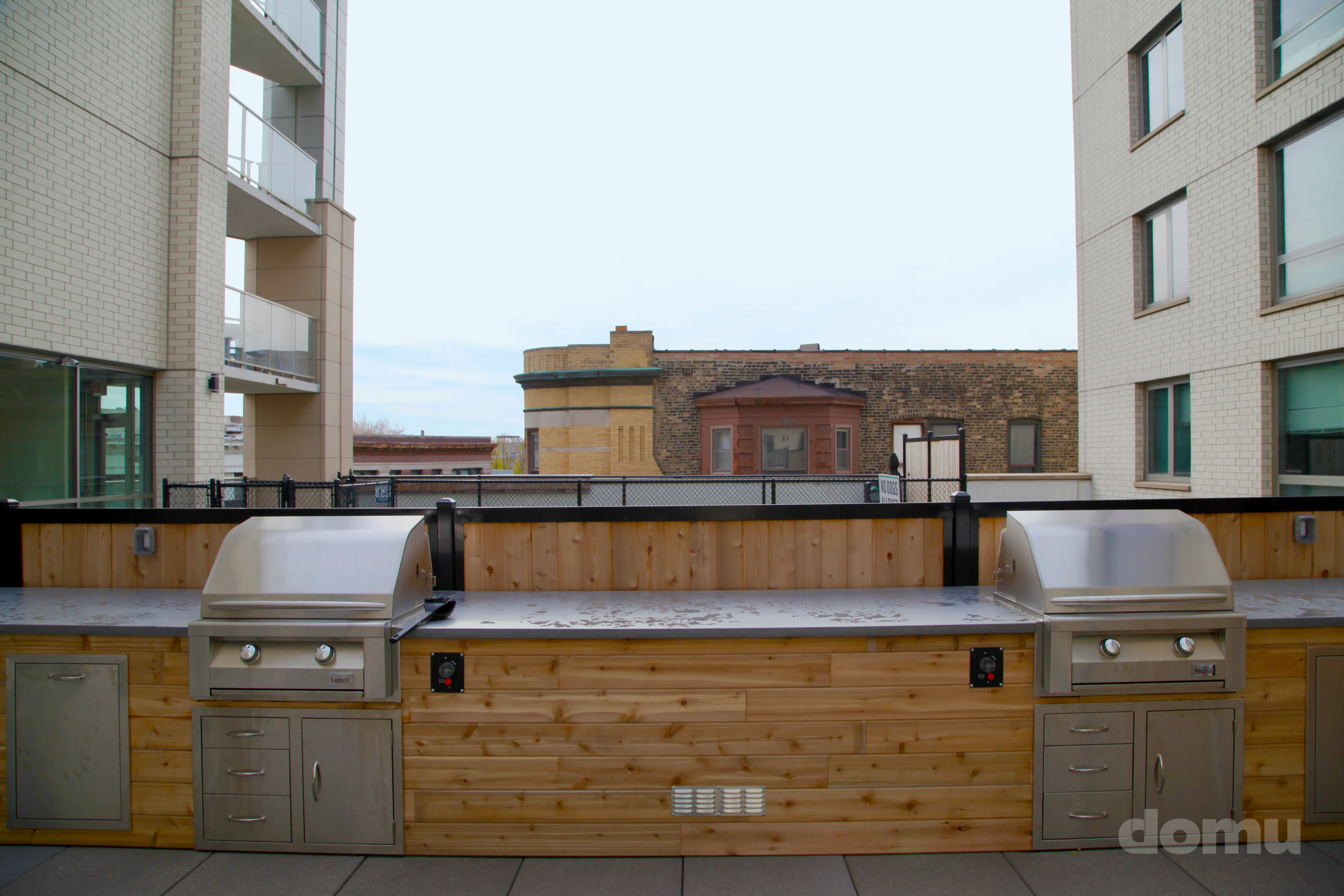 Lakeview 3200 Apartments