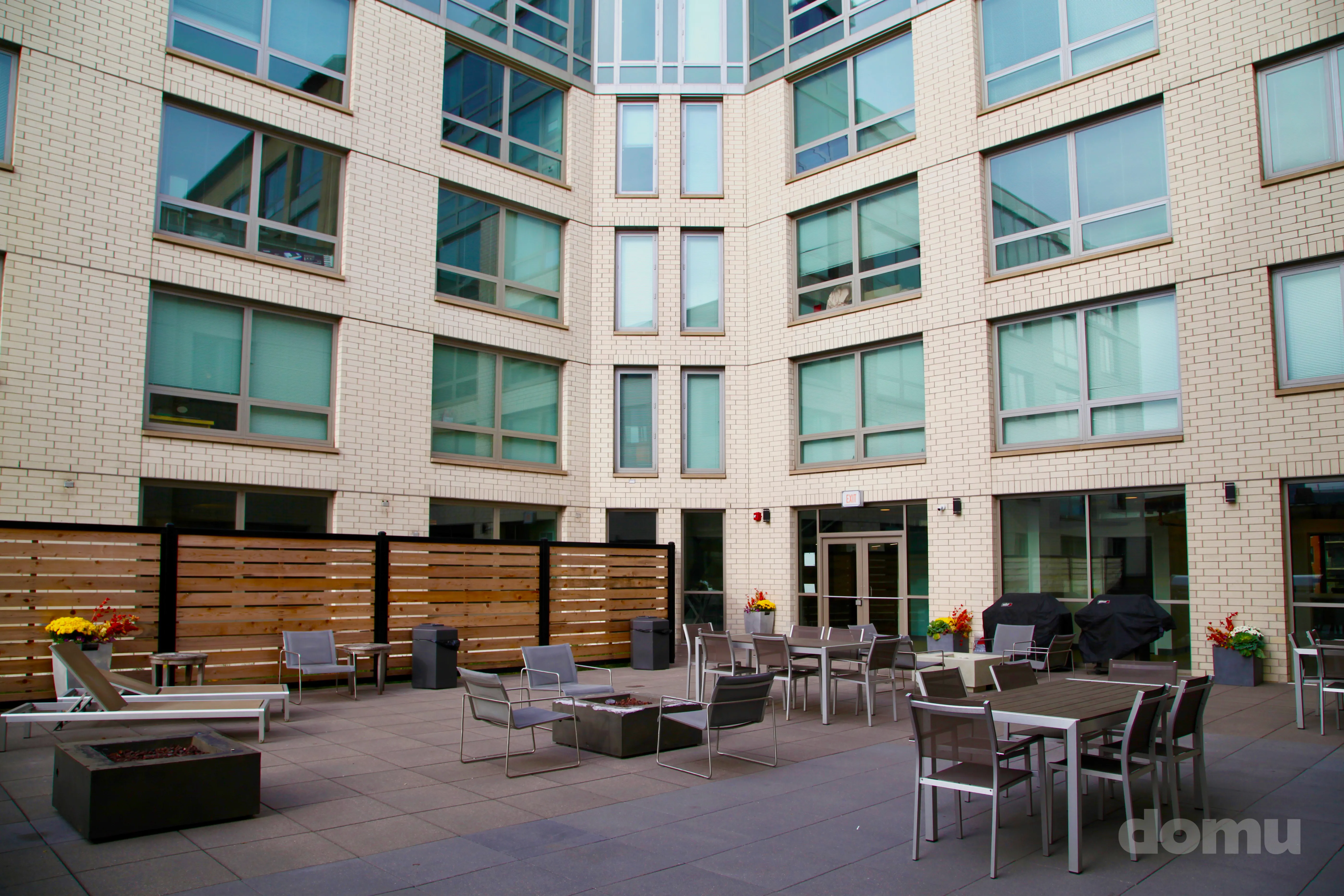 Lakeview 3200 Apartments