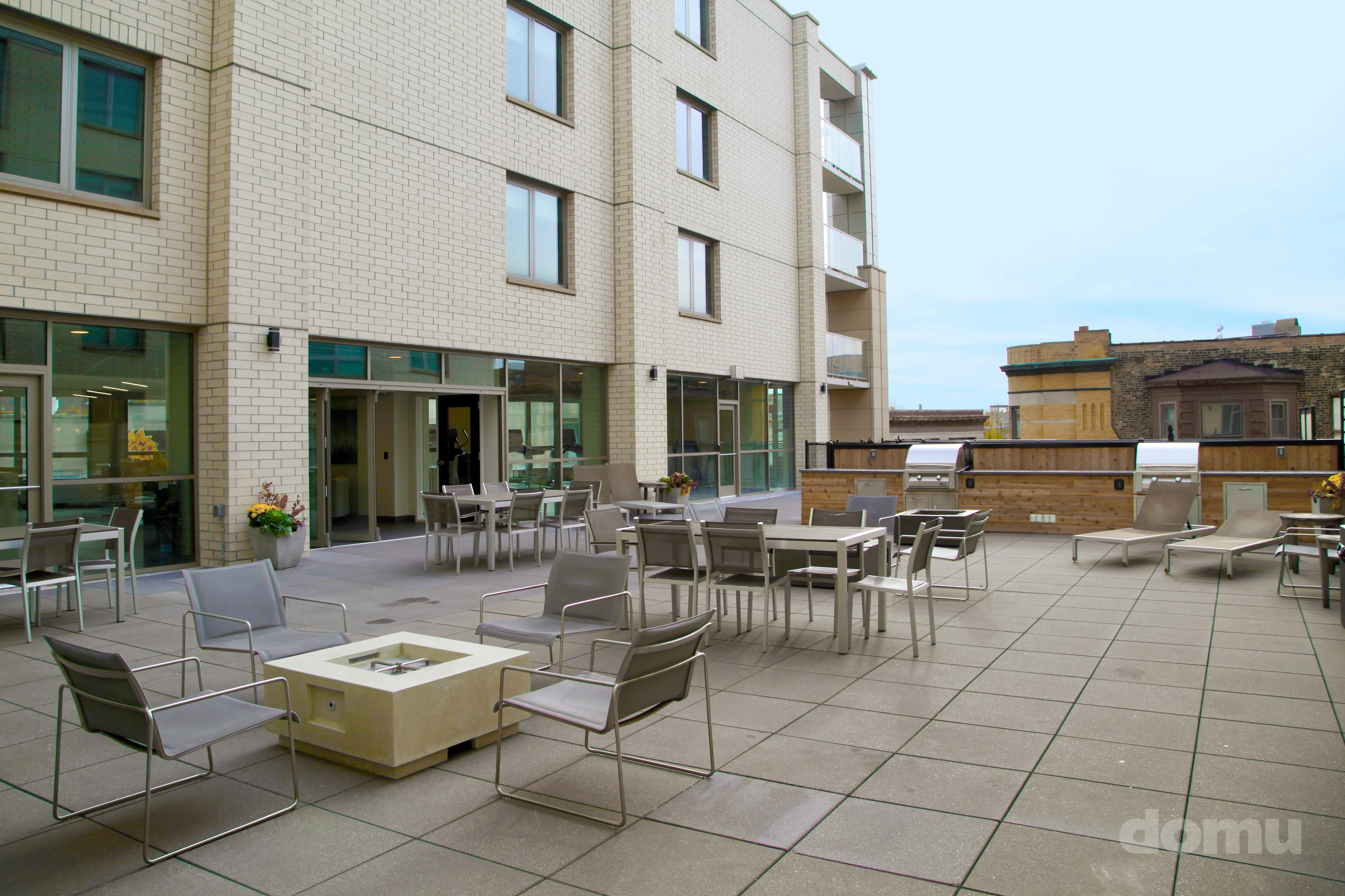 Lakeview 3200 Apartments