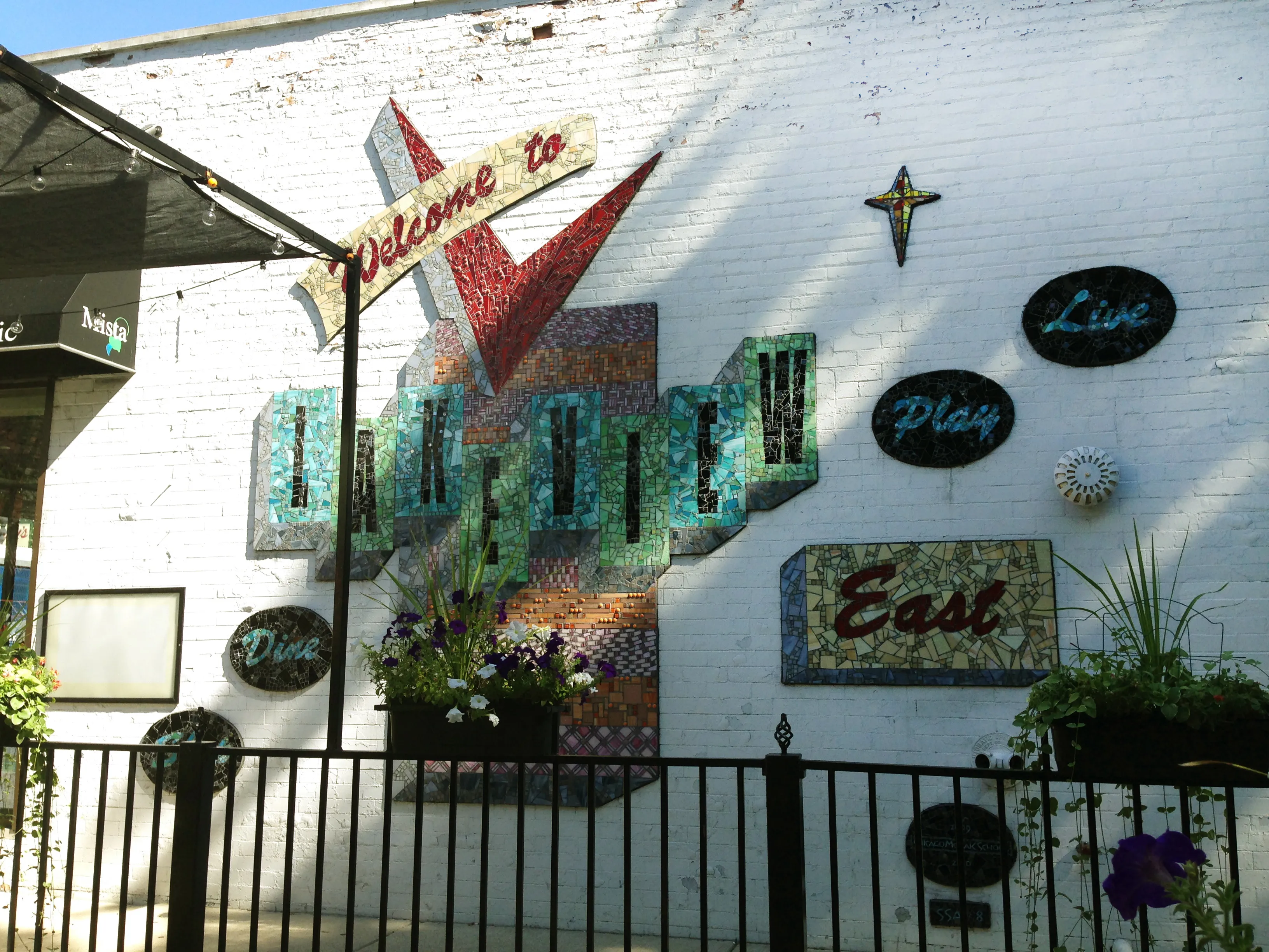 wood floors in living room at Oakdale Terrace Apartments in Chicago