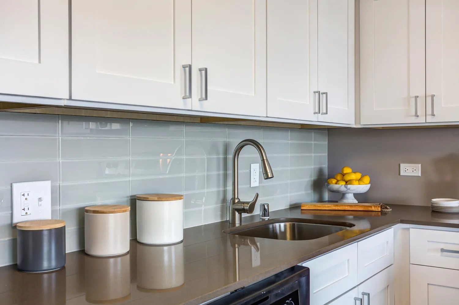lobby at 2555 N. Clark Apartments in Lincoln Park
