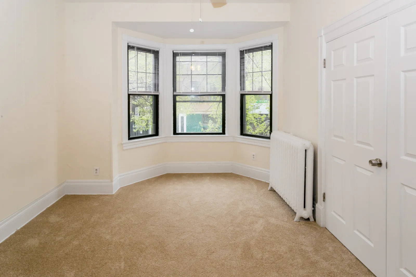 2256-64 N Lincoln Apartments