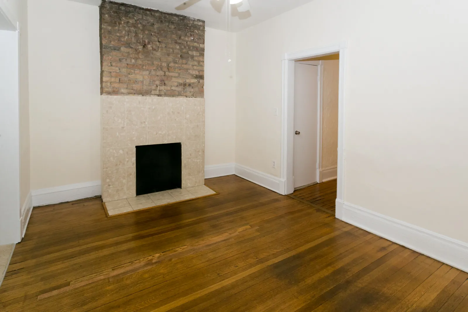 2256-64 N Lincoln Apartments