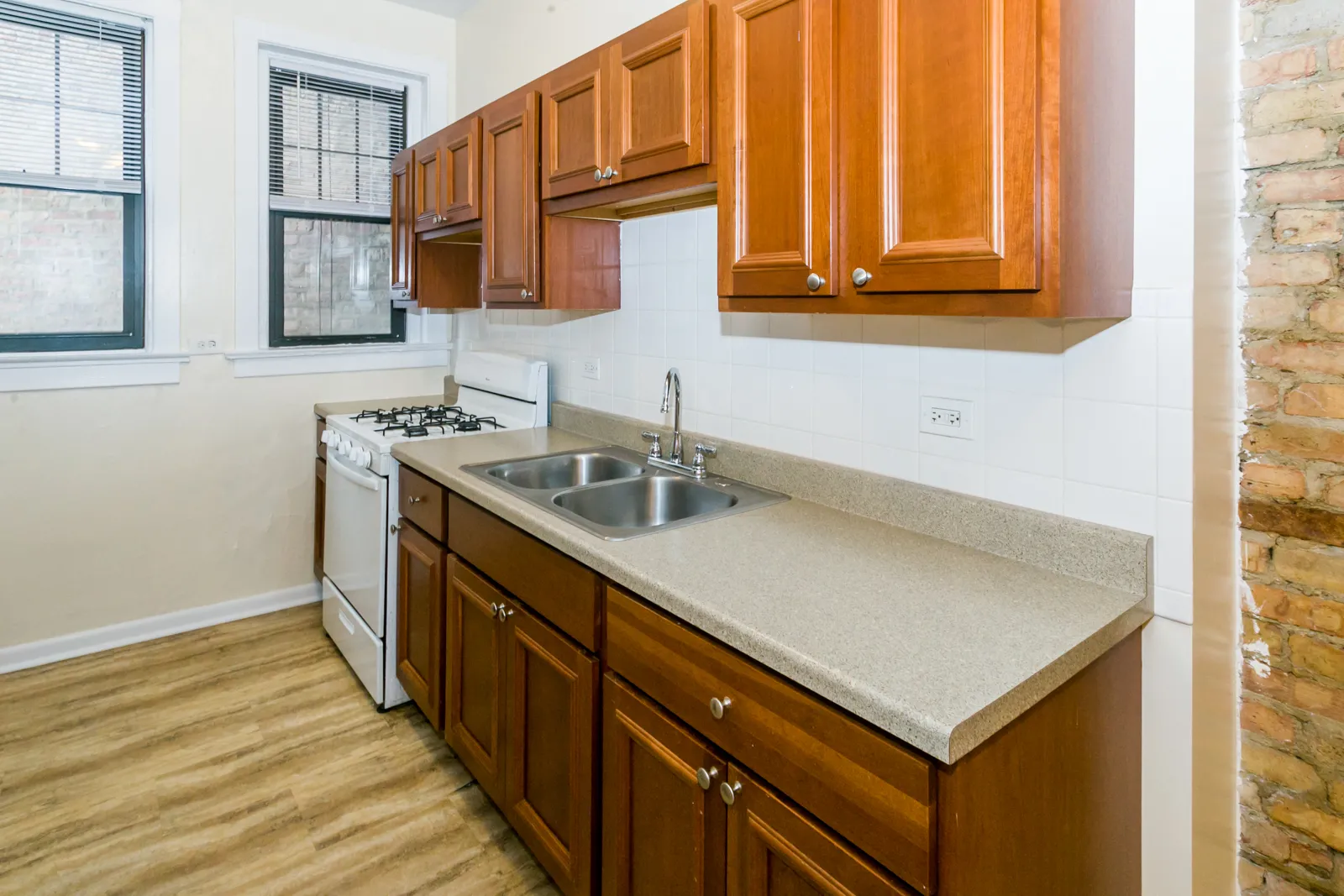 2256-64 N Lincoln Apartments