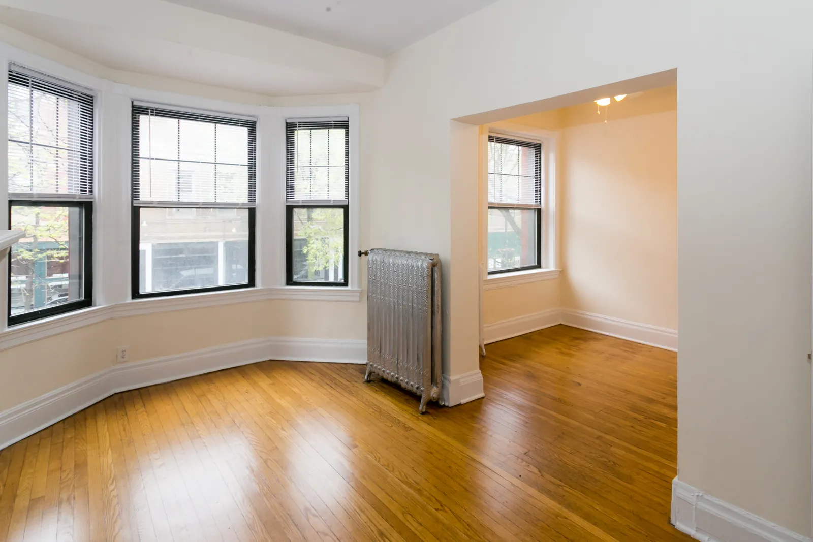 2256-64 N Lincoln Apartments