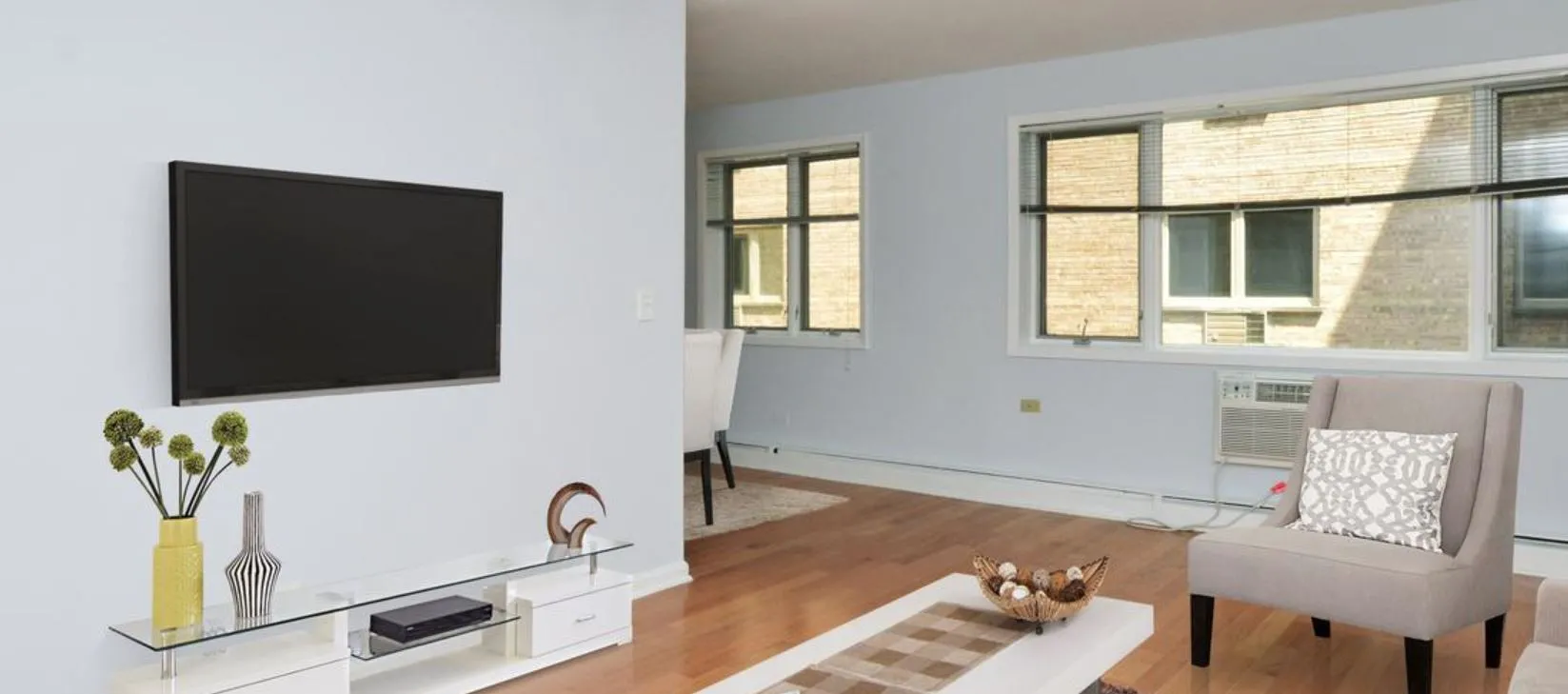 426 W BARRY AVE 60657-Barry Apartments-unit#205-Chicago-IL