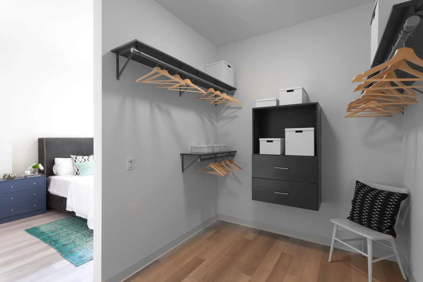 L - Logan Square Apartments