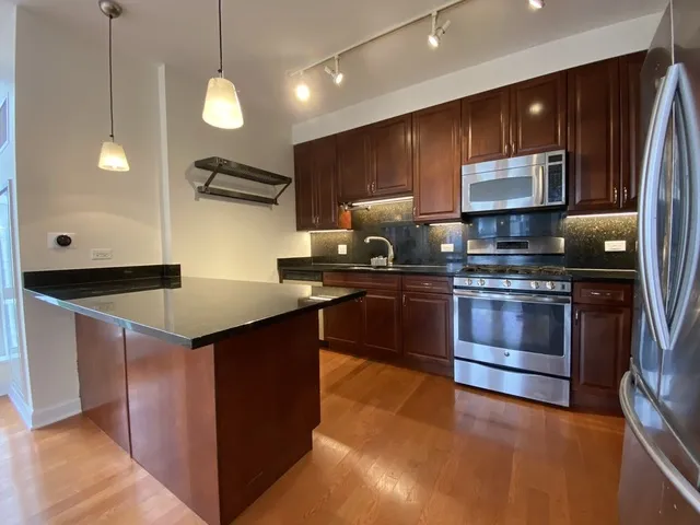 Michigan Avenue Tower Apartments 