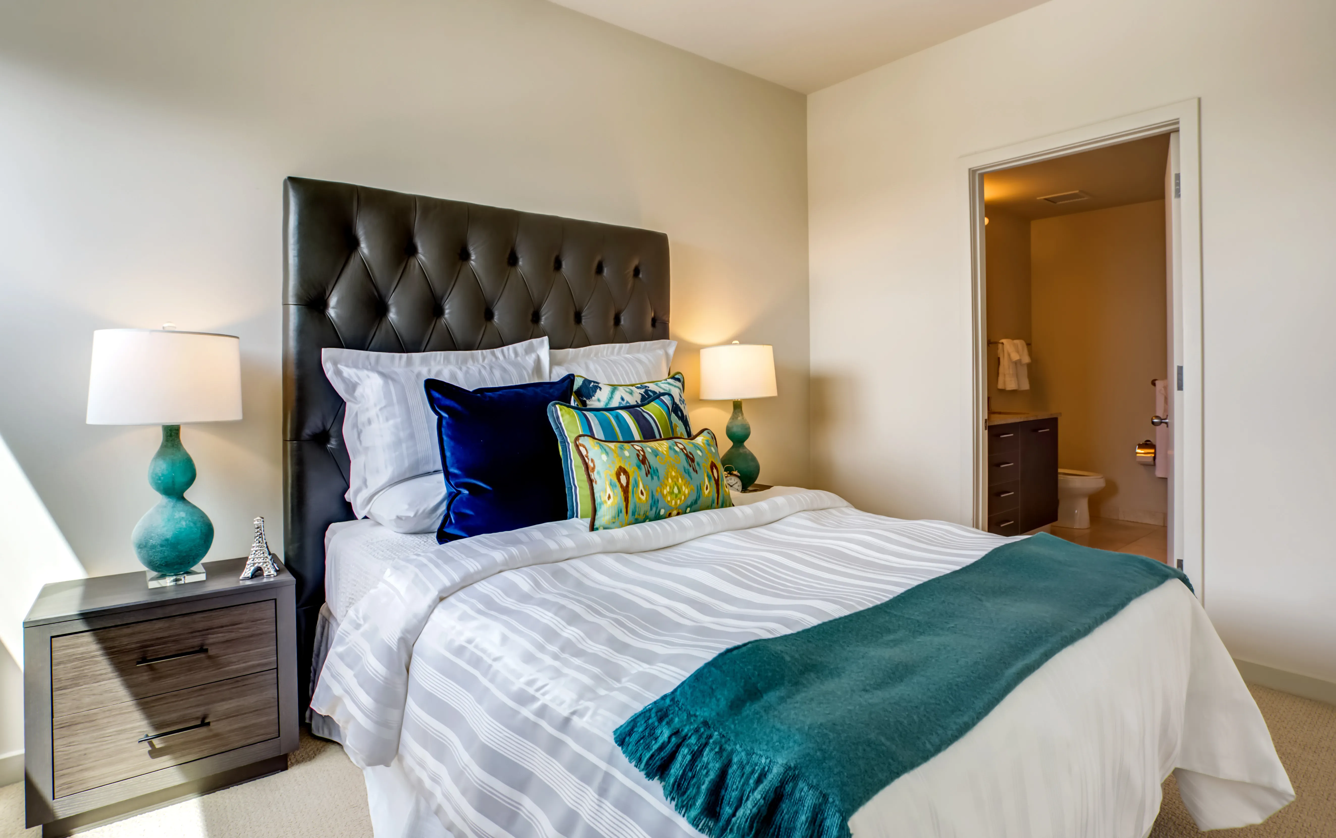 living room and view of chicago at Mondial River West Apartments