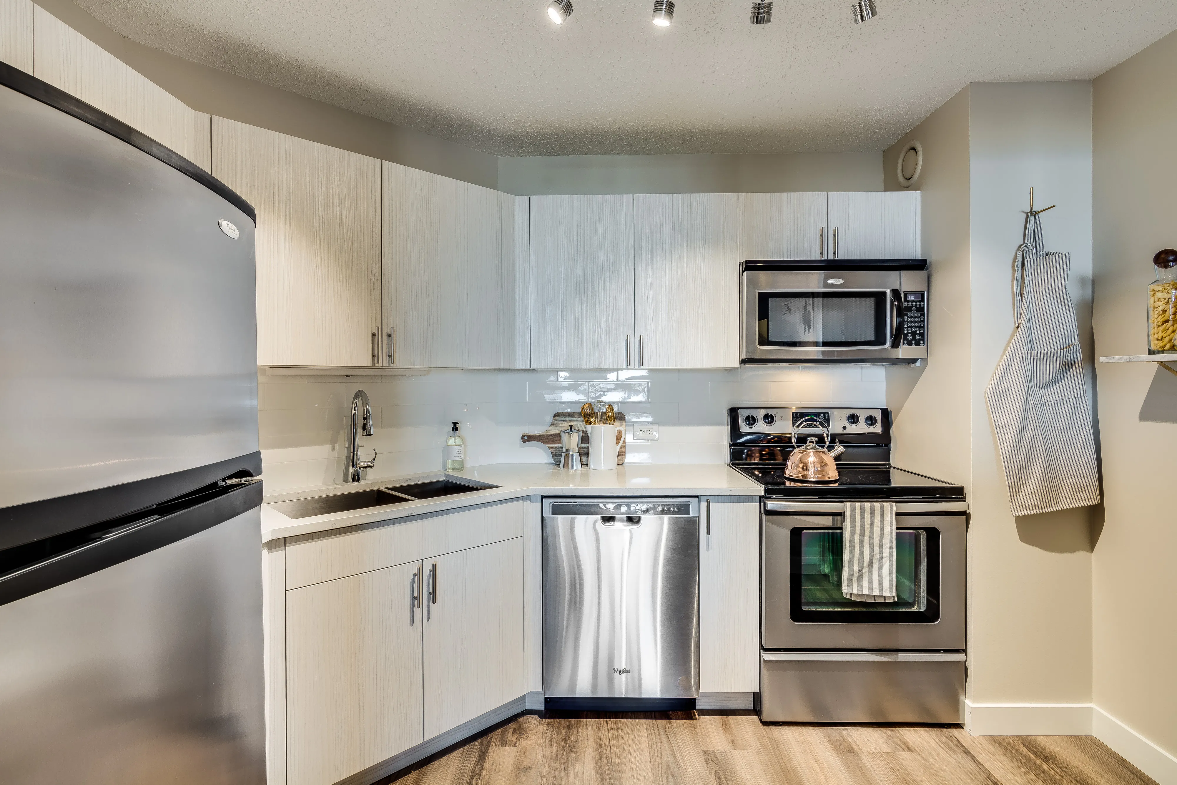 one bedroom model unit at Eugenie Terrace on the Park Apartments