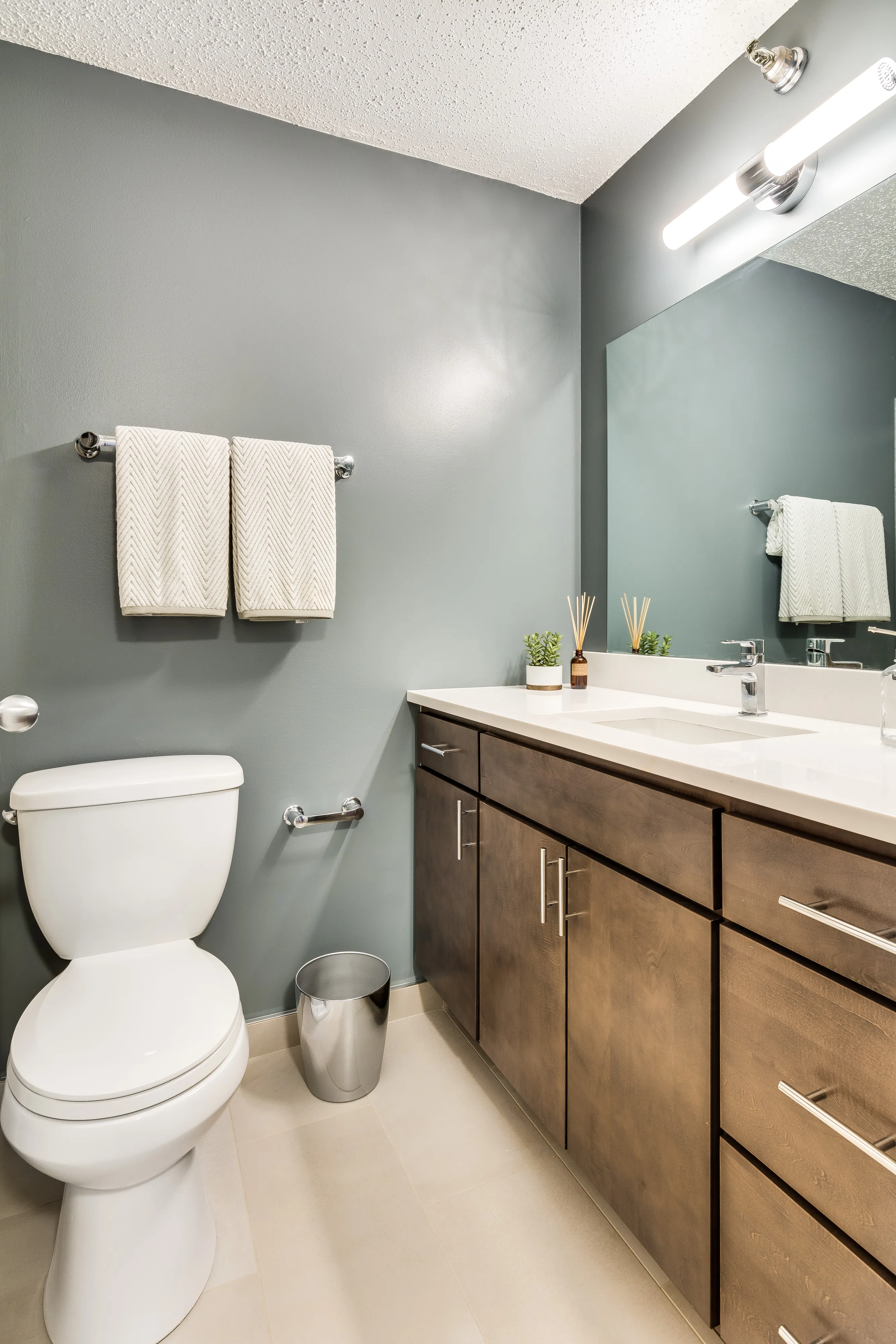 one bedroom model unit at Eugenie Terrace on the Park Apartments