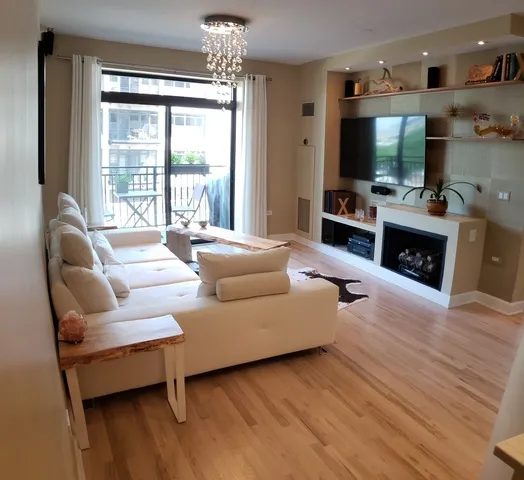 One East 15th Place Apartments