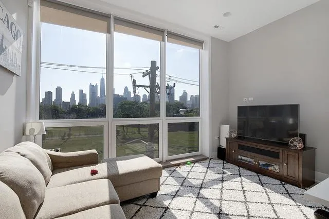 943 North Crosby Apartments