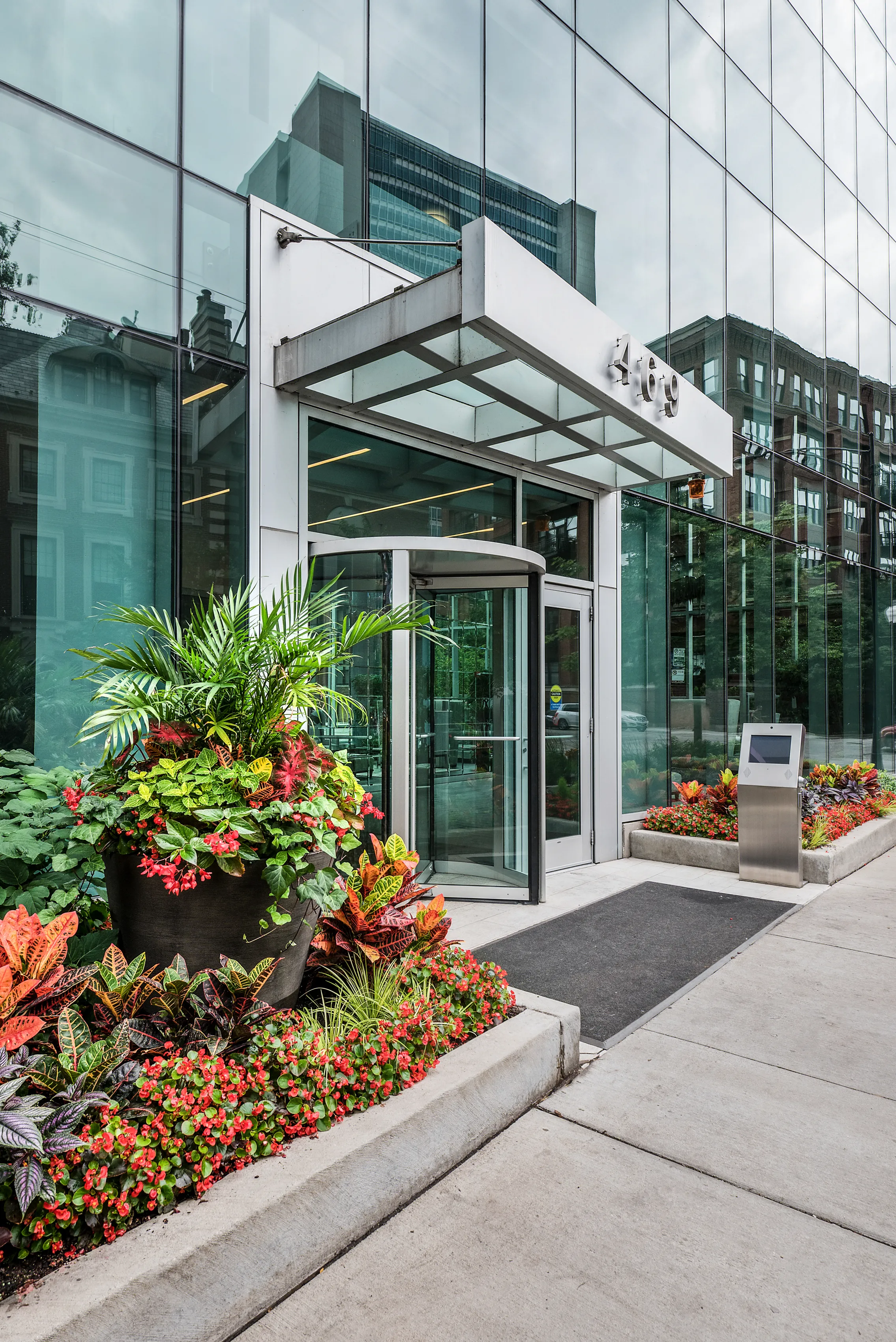 Find the perfect one, two or three bedroom apartments and penthouses with expansi