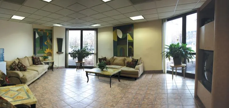 looking up at 4700 Lake Park Apartments in chicago