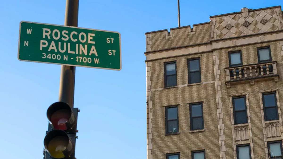 furnished living room at Centrum Lakeview Apartments at 1714 West Roscoe