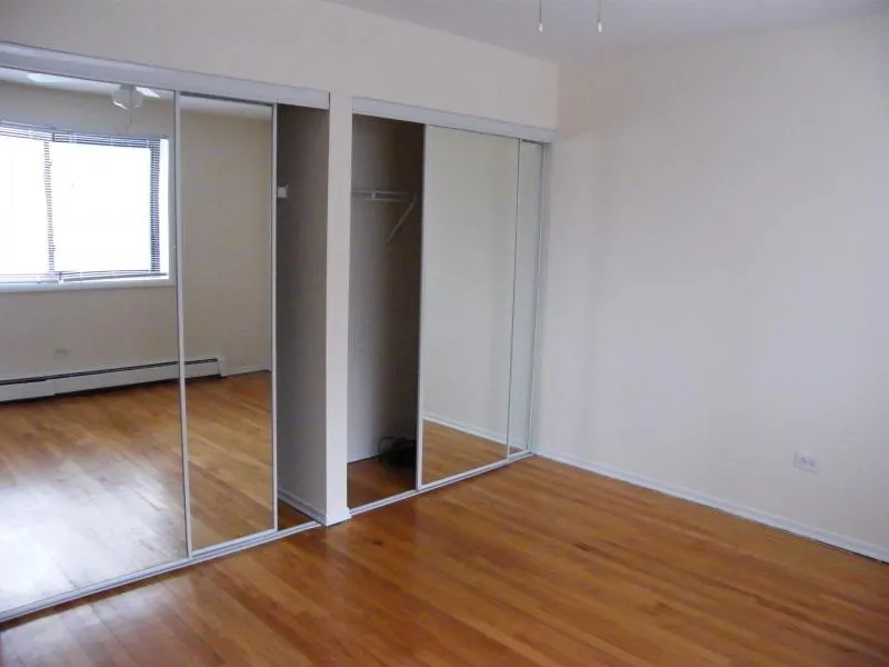 lobby at Sheridan Glen Apartments in Edgewater Chicago