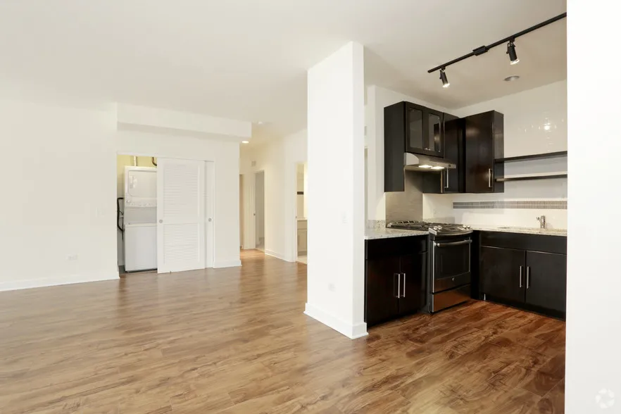 extyerior at Ravenswood Terrace Apartments in Chicago