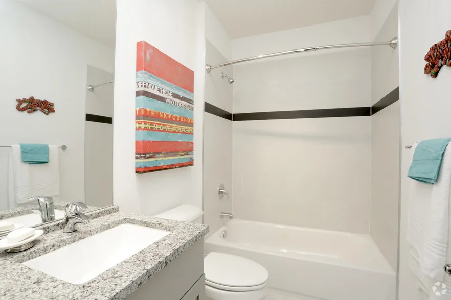 dining room at Ravenswood Terrace Apartments in Chicago