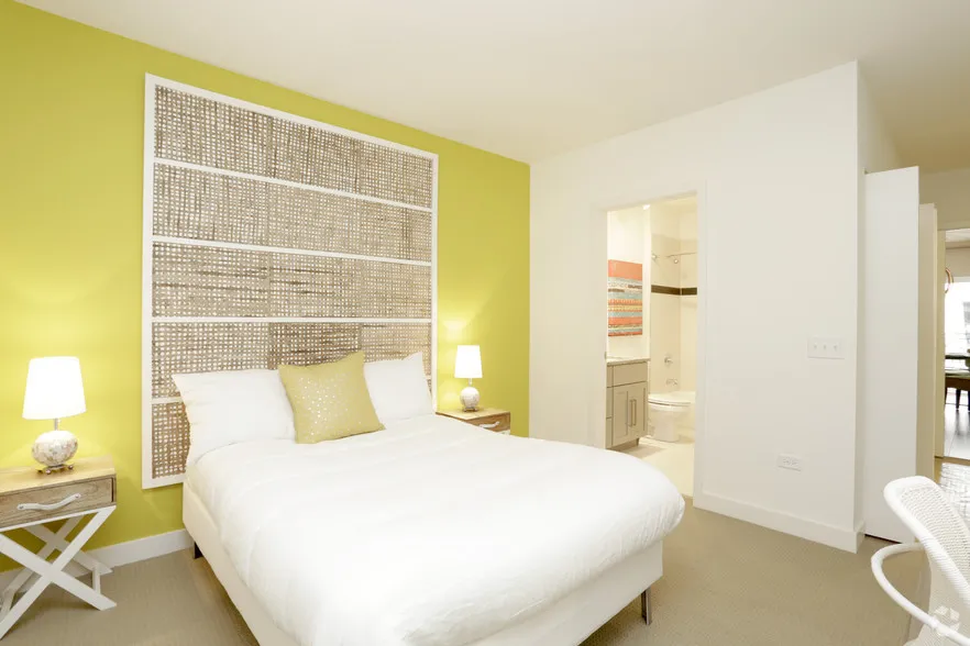laundry room at Ravenswood Terrace Apartments in Chicago