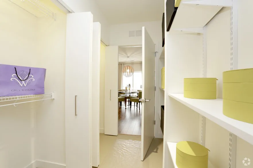 roof lounge area at Ravenswood Terrace Apartments in Chicago