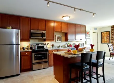 ReNew Five Ninety Five Apartments