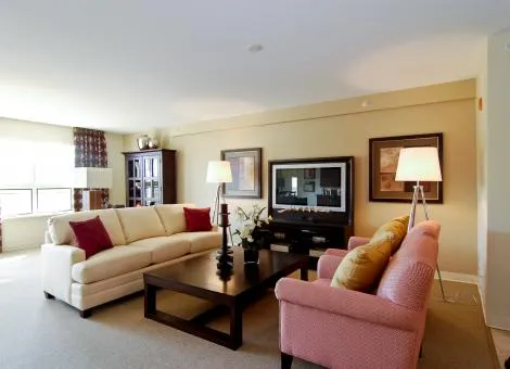 ReNew Five Ninety Five Apartments