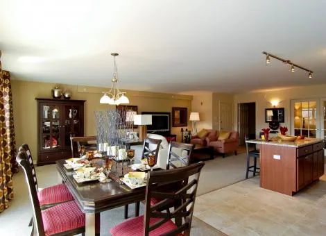 ReNew Five Ninety Five Apartments